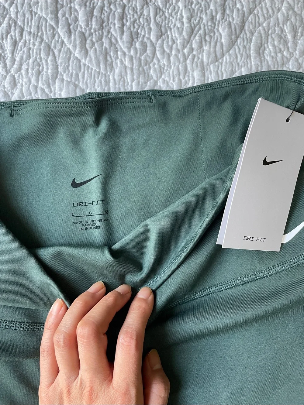 Nike Women’s Forest Green High-Rise Bike Shorts Size L NWT